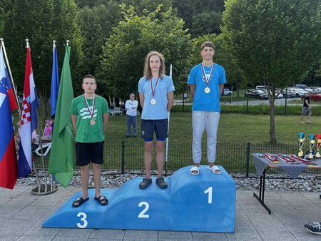 Calcitovi plavalci do novih uspehov v Kranju in v Krškem (1)